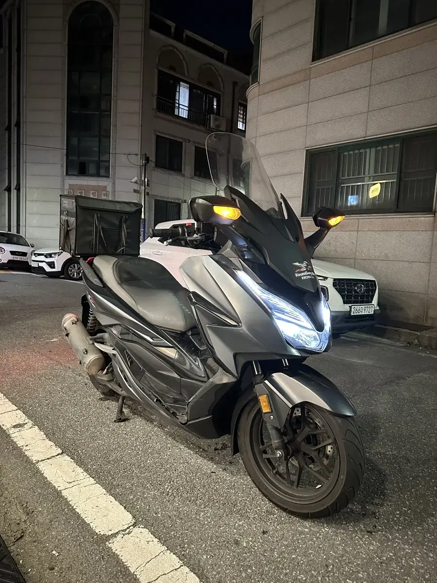 혼다 포르자 350cc 22년식 저렴하게 판매 합니다