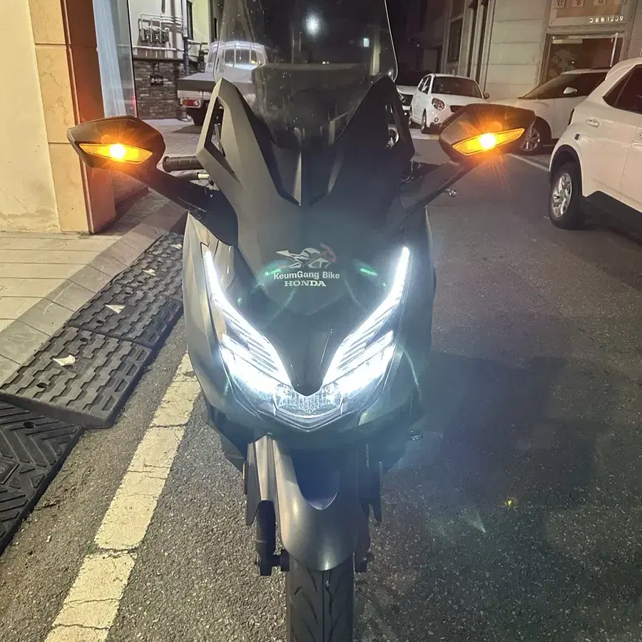 혼다 포르자 350cc 22년식 저렴하게 판매 합니다