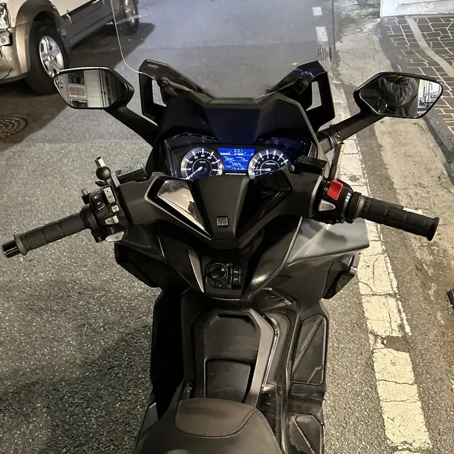 혼다 포르자 350cc 22년식 저렴하게 판매 합니다