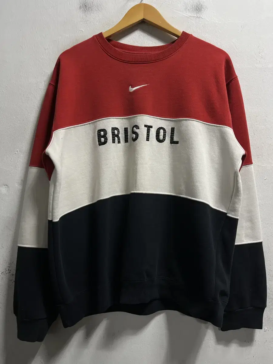 100-105 NIKE 나이키 BRISTOL 스우시 로고 기모 맨투맨