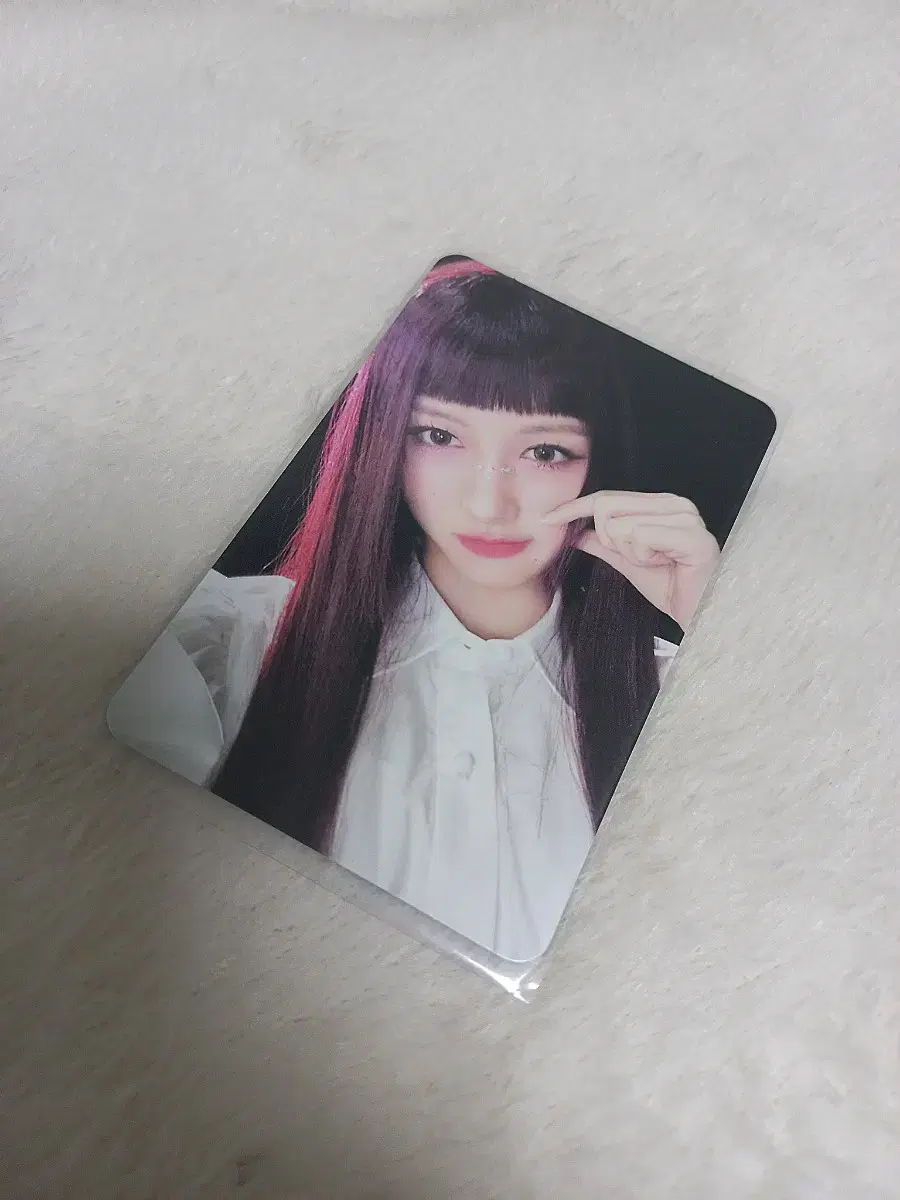 I ive gaeul switches ssq cheek pinch photocard and sell them.