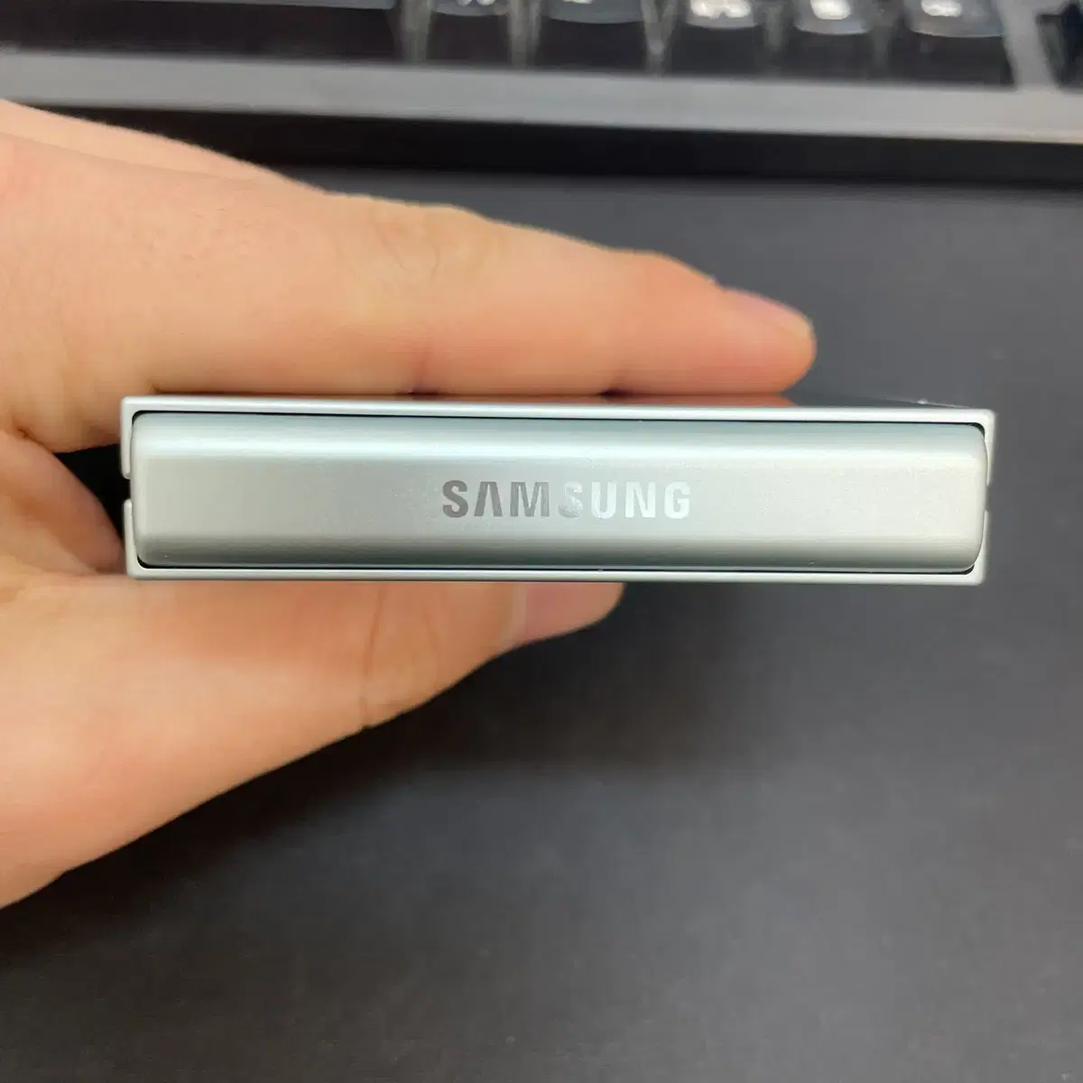 갤럭시Z플립6 민트 256GB 무잔상 상태좋은 중고90만8천팝니다.