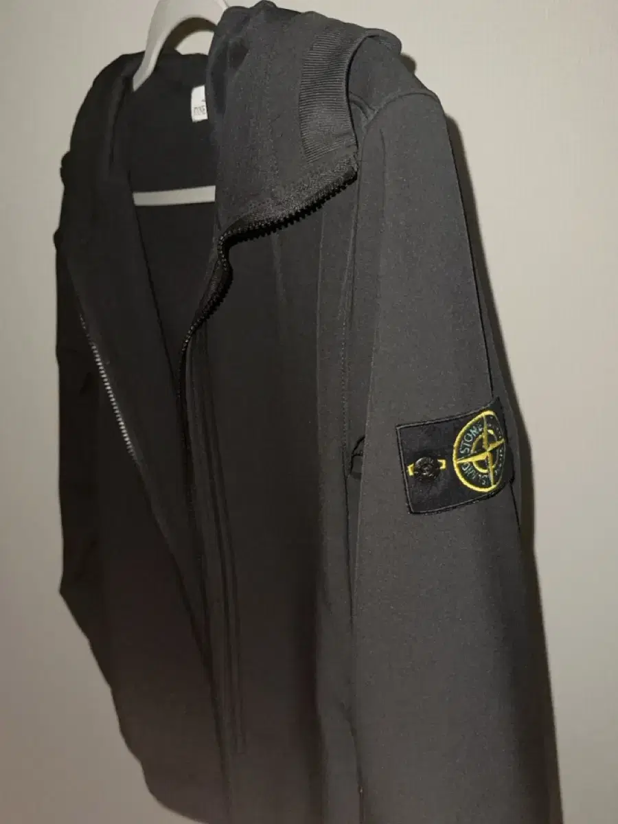 [New] 22SS Stone Island Light Softshell M