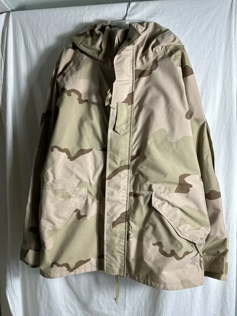 ECWCS Gore tex Parka US Army Desert Camo Gore tex Parka L-R