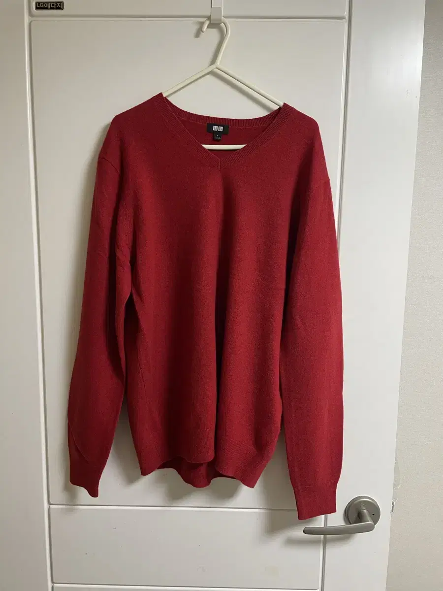 Uniqlo Cashmere V-neck knit