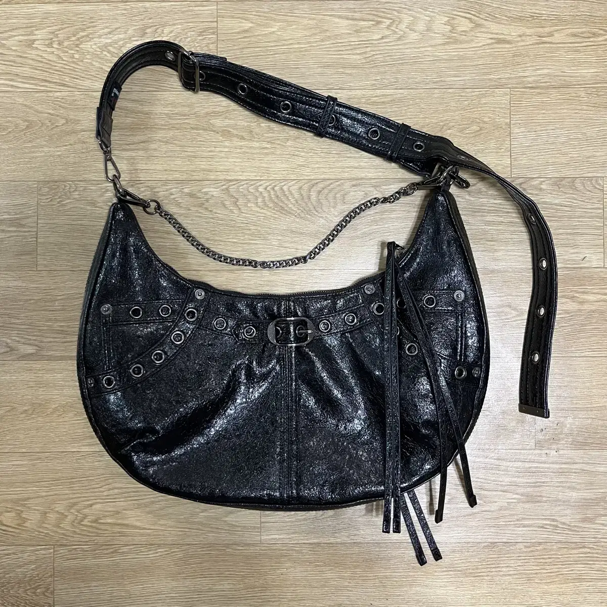 메종미네드 EYELET LEATHER SADDLEBAG 가죽 새들백