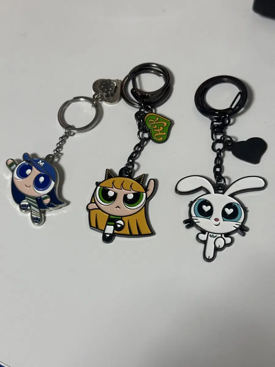 (Unsealed) new jeans Metal Keyrings Haerin, Minji, Bunny sold in bulk