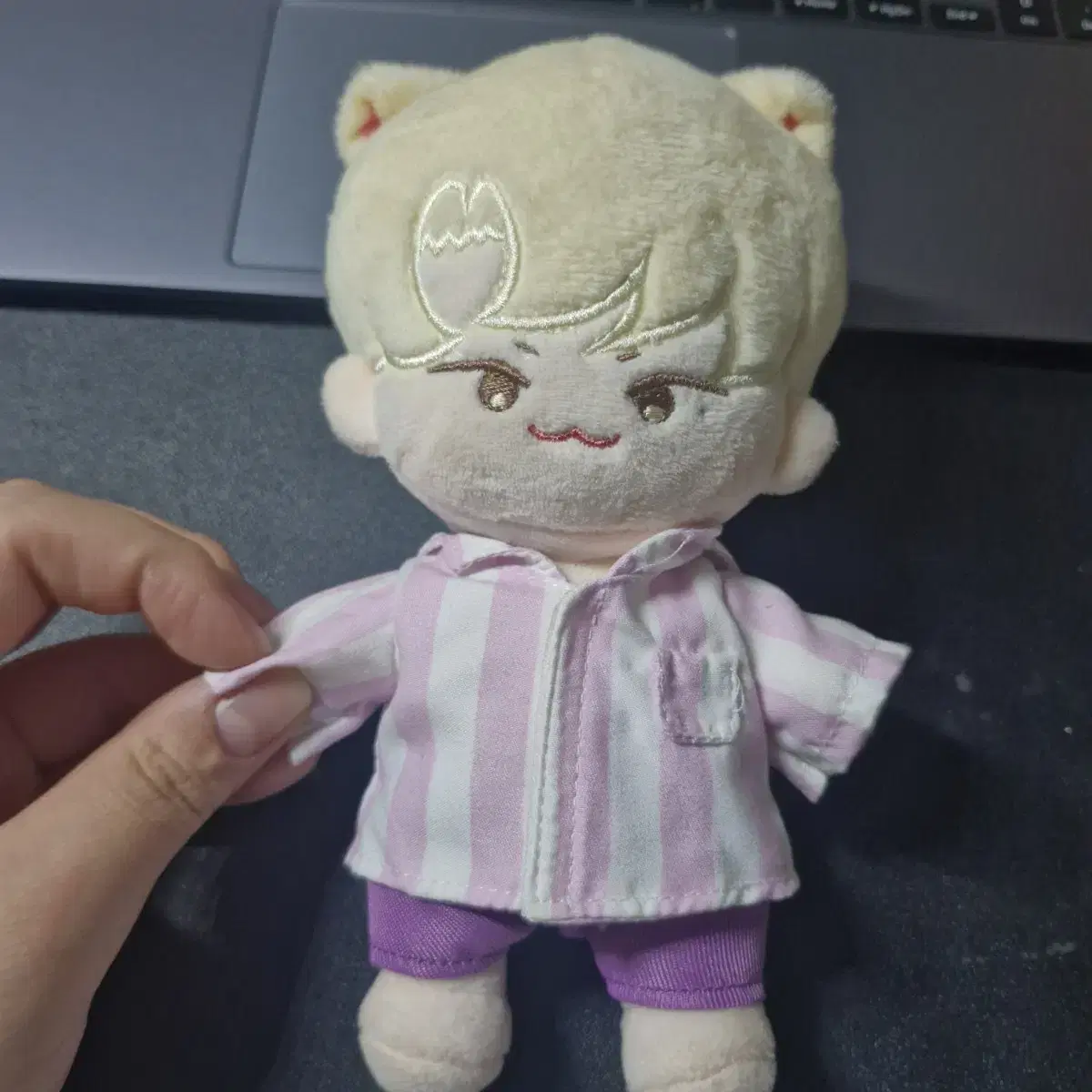 Seventeen woozi doll sells