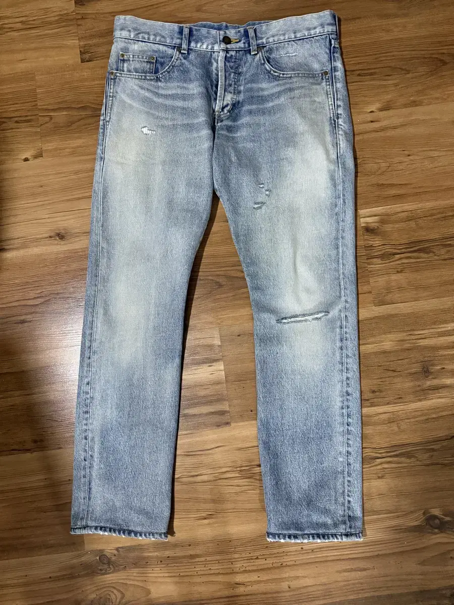 Saint Laurent Slim Fit Light Blue Denim 32 (length alterations only han new)