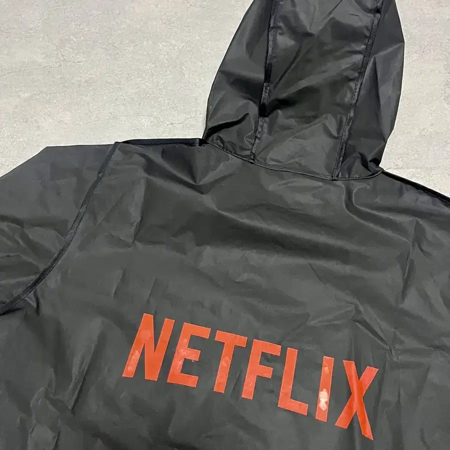 [새상품] NETFLIX 넷플릭스 블랙 공식 레인코트