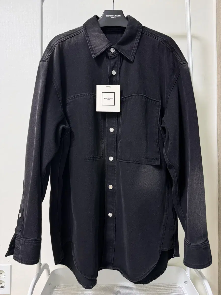 (판.완)Wooyoung Mi Embossed Back Logo Denim Shirt Black (Size 52)