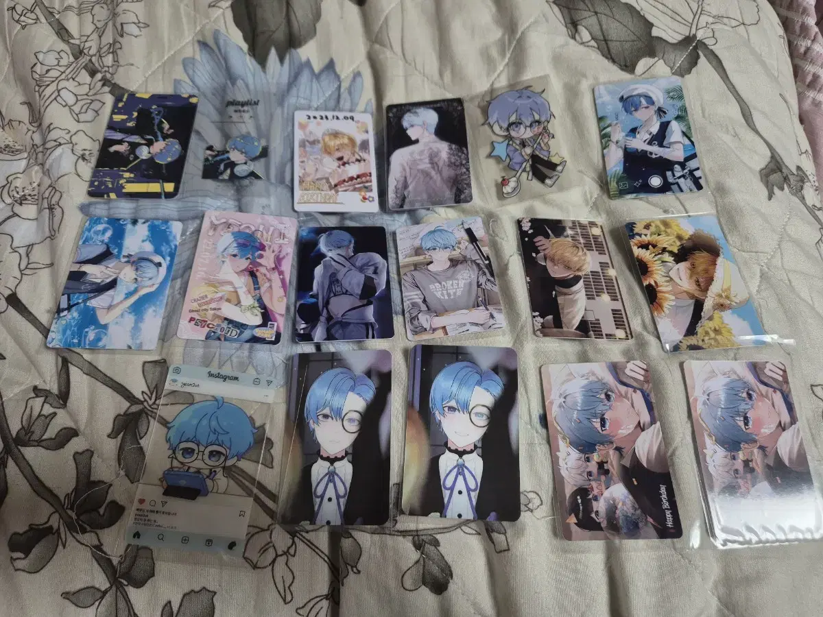 WTS of Psychic Goods (keyring, photocard, dakimakura, cushion)