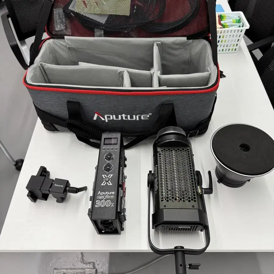 Aputure 300x 어퓨처 어퓨쳐 300x 2대 판매합니다.