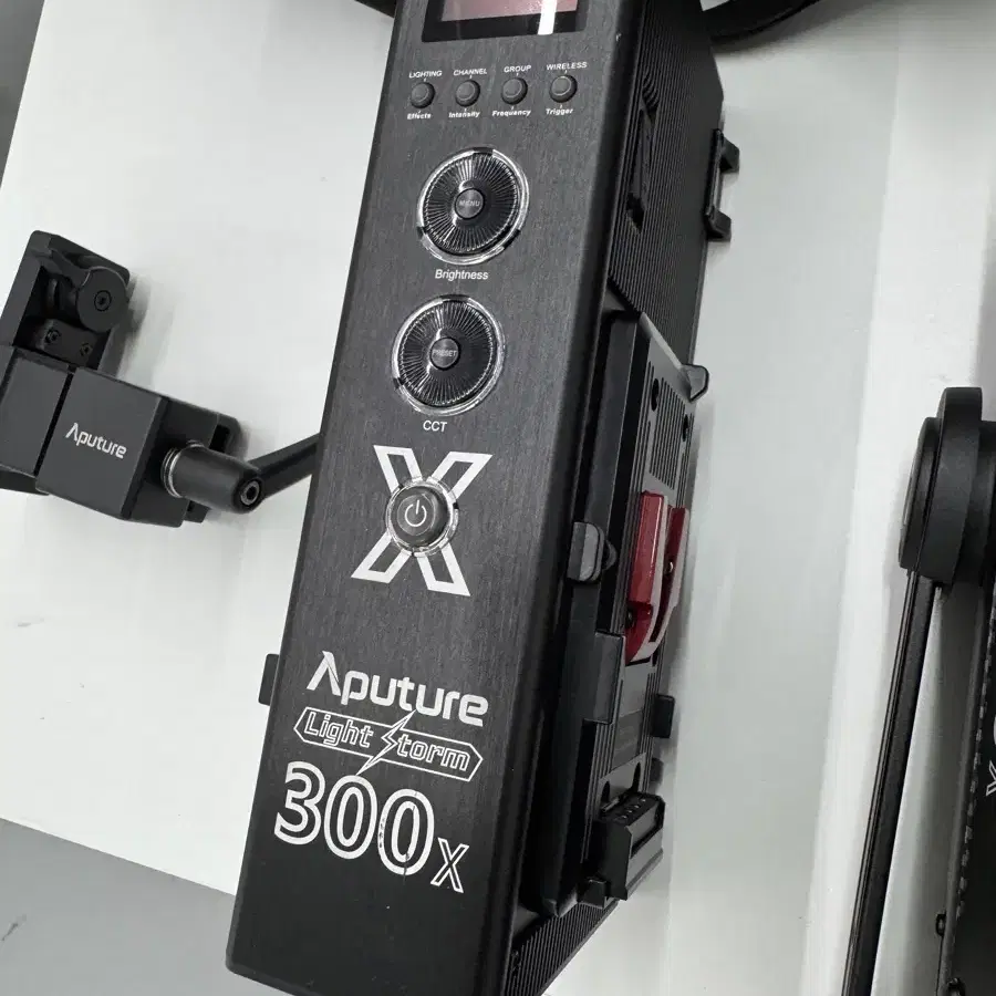 Aputure 300x 어퓨처 어퓨쳐 300x 2대 판매합니다.