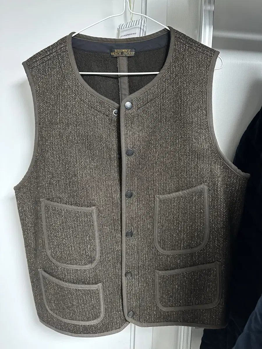 Browns Beach Best Vest 42 Brown