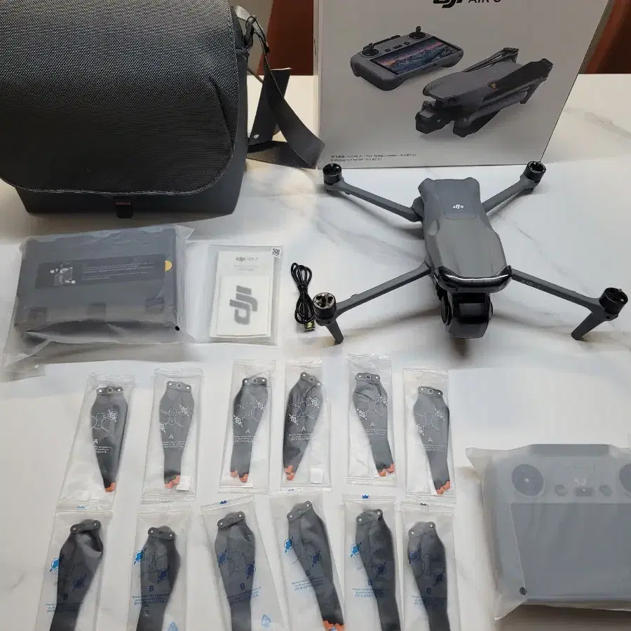 [미사용] 직거래130만원  DJI 에어3 플라이모어+DJI RC2조종기