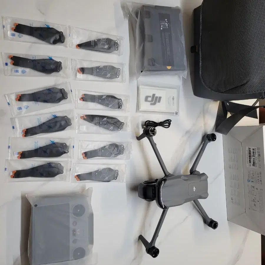 [미사용] 직거래130만원  DJI 에어3 플라이모어+DJI RC2조종기