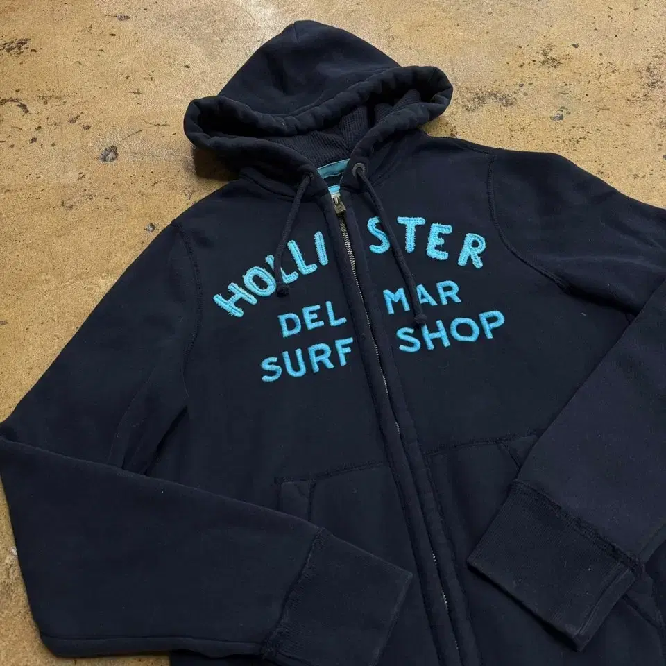 [ Genuine/M ] Hollister Hood Zip Up