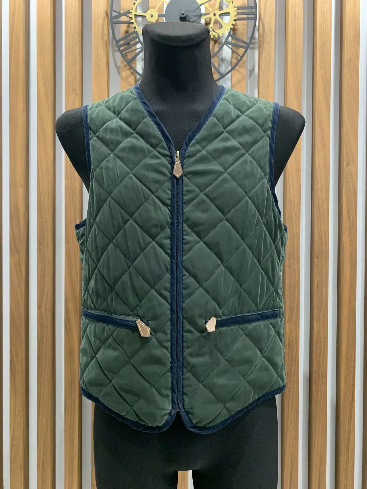 Hermes Quilted padded zip-up vest(size 48)International shipping