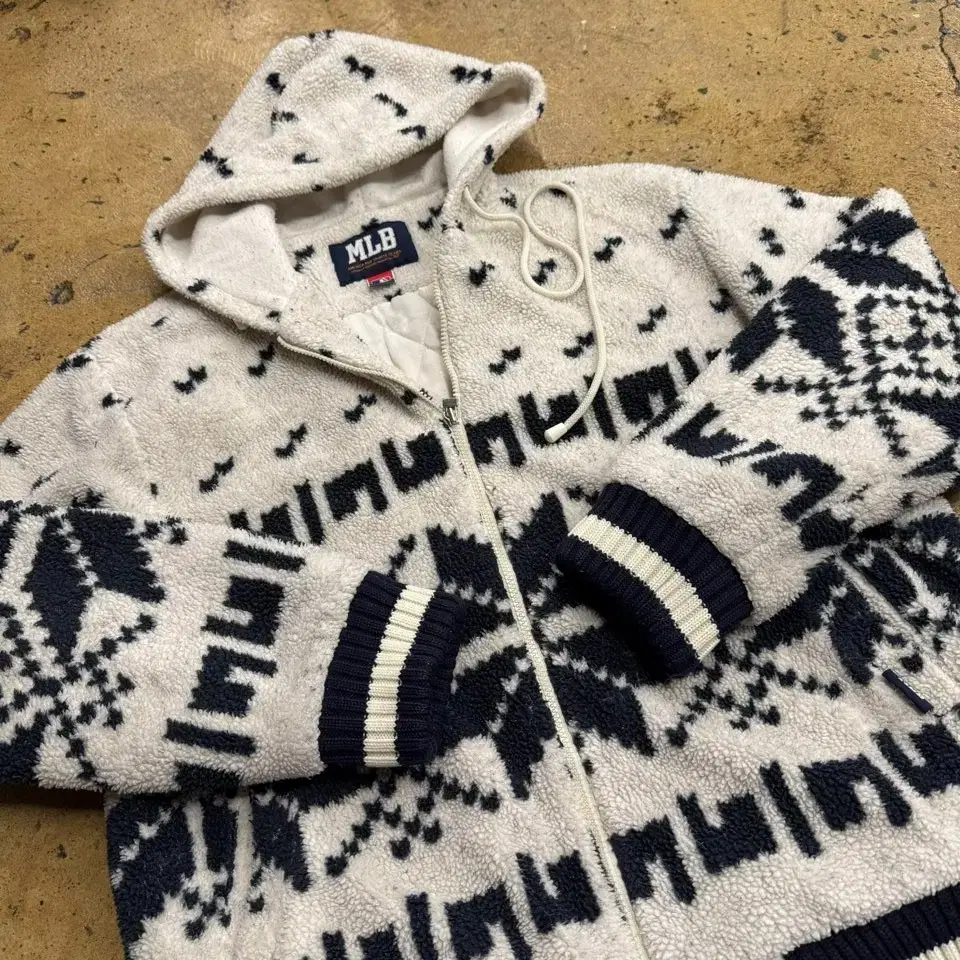 [ Authentic ] MLB Cowichan Pogey Hooded Jumper