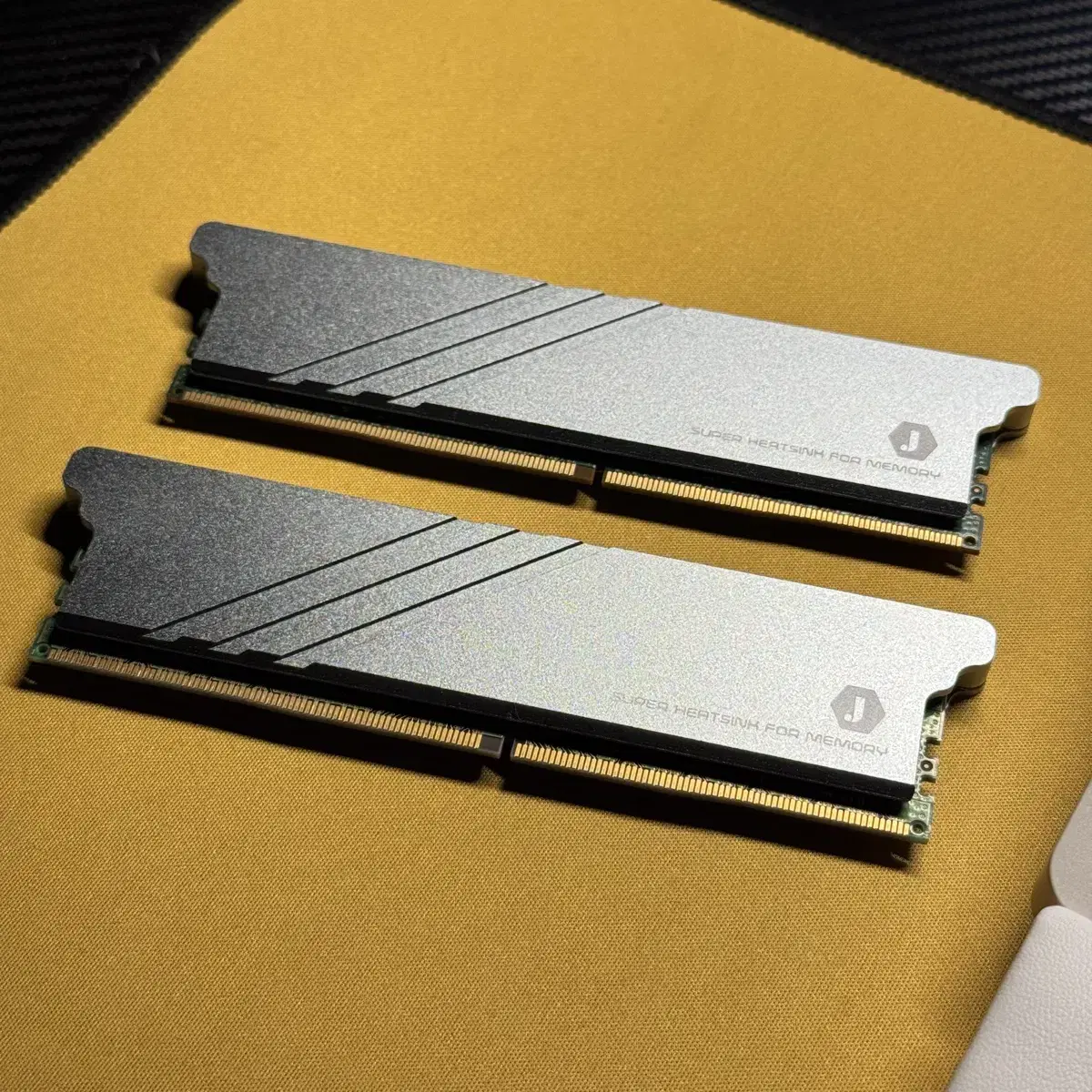 삼성 ddr4 32gb(16x16) 개당 25000원