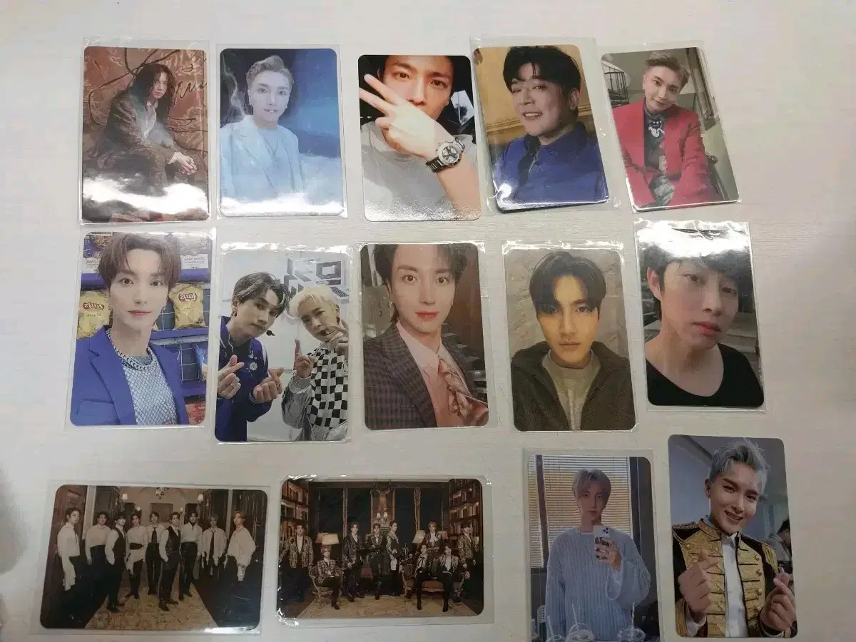 Bulk of 18 photo cards of super junior Shuu Mamashita, SM Town, Rosiento, etc.