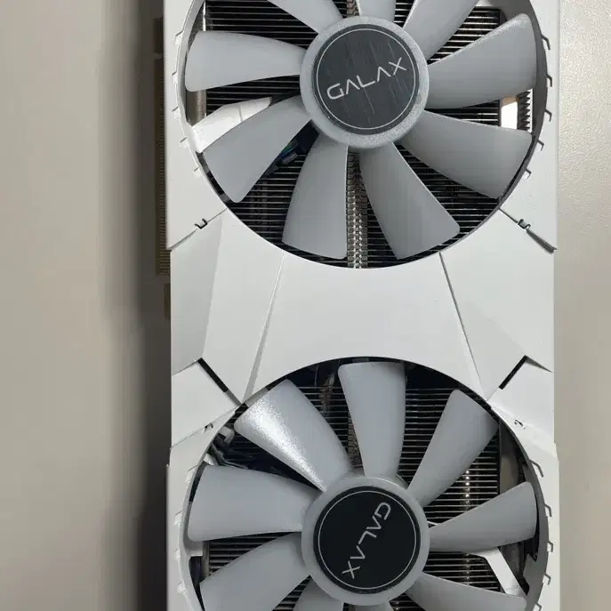 갤럭시 RTX2070 화이트