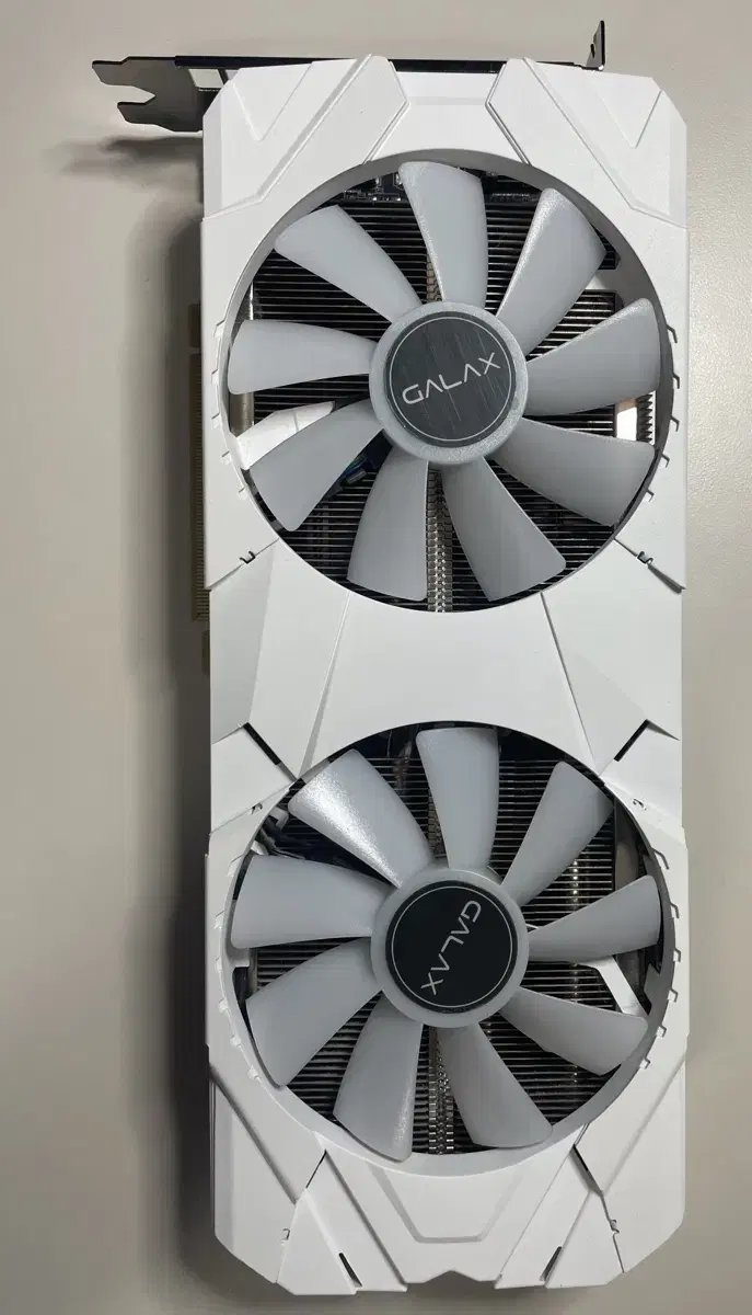 갤럭시 RTX2070 화이트