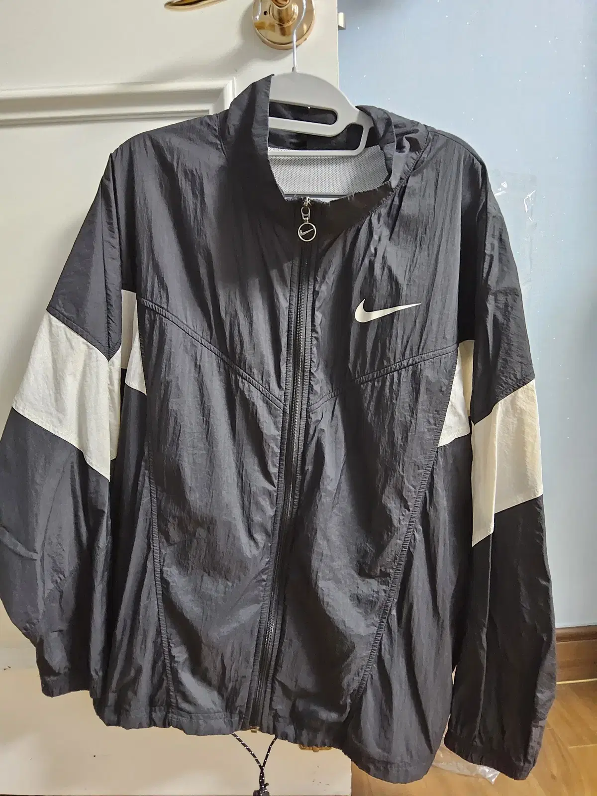 Nike Anorak windbreaker (communicable)