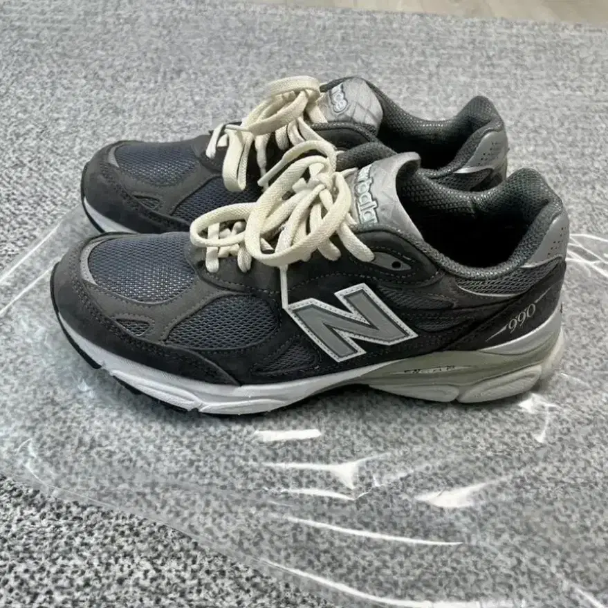 뉴발란스x키스(kith) 990v3 토네이도 255