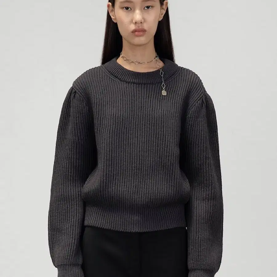 아모멘토 HALF NECK KNIT CHARCOAL