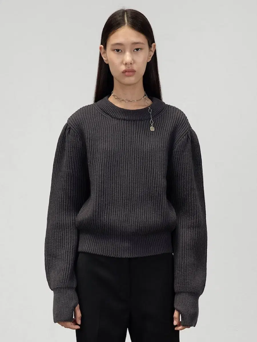 아모멘토 HALF NECK KNIT CHARCOAL