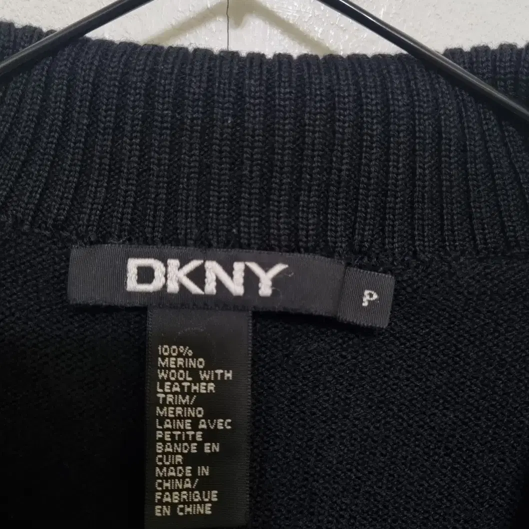 DKNY 레더트림 메리노울 집업가디건/여성85