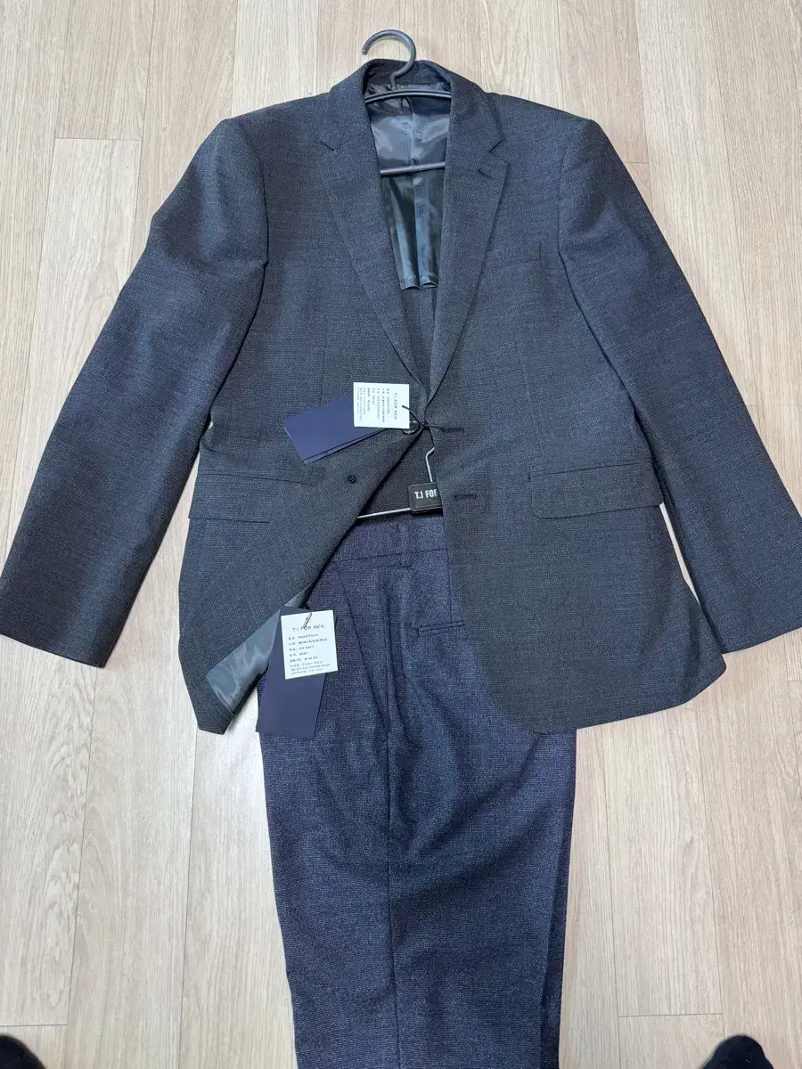 Tie Foreman Suit Combo New