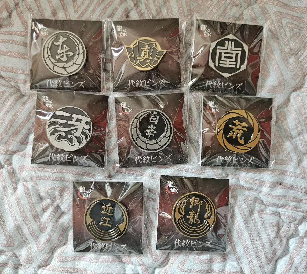 8 badges like a dragon full set sells (Dongsungukai Majimajo Dojimajo Omi Incense Dragon, etc.