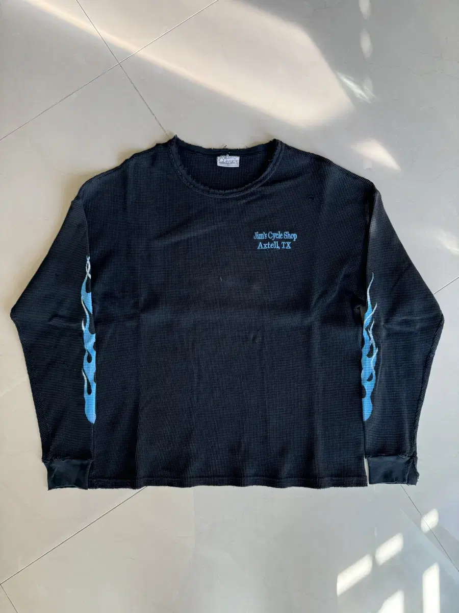 VINTAGE THRASHED BLUE FLAME THERMAL L/S