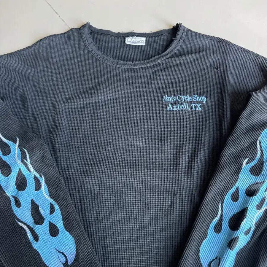 VINTAGE THRASHED BLUE FLAME THERMAL L/S