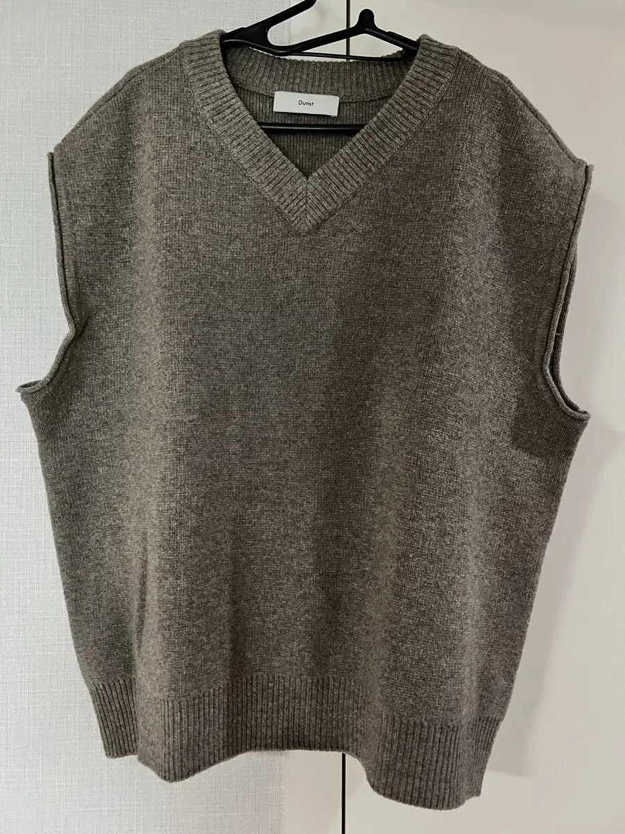 Dunst Knit Vest