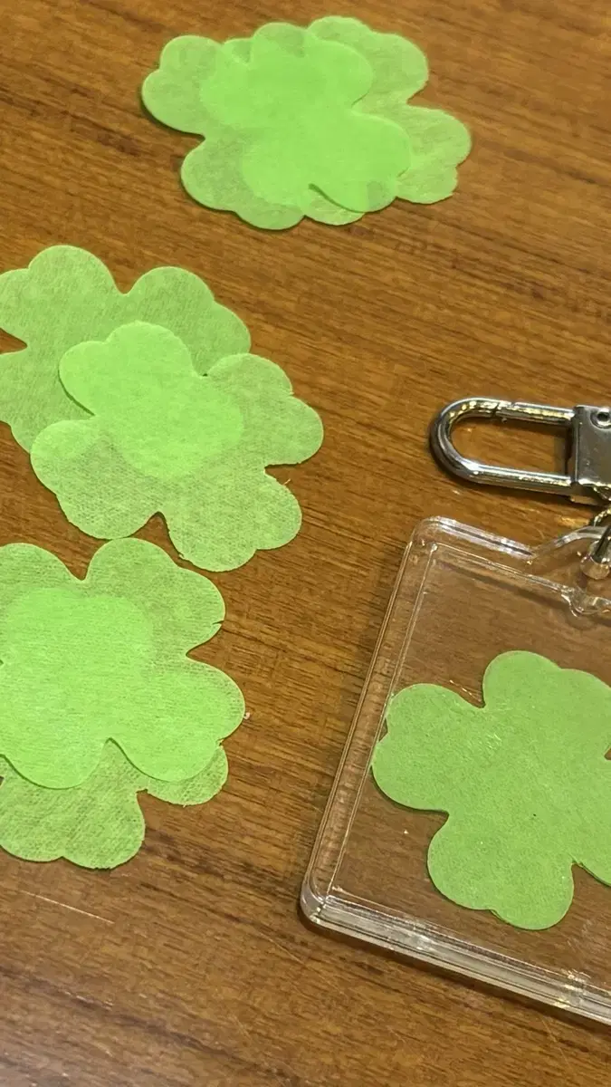 Doyoung Dearest U's Ankhon Clover Confetti Keyring