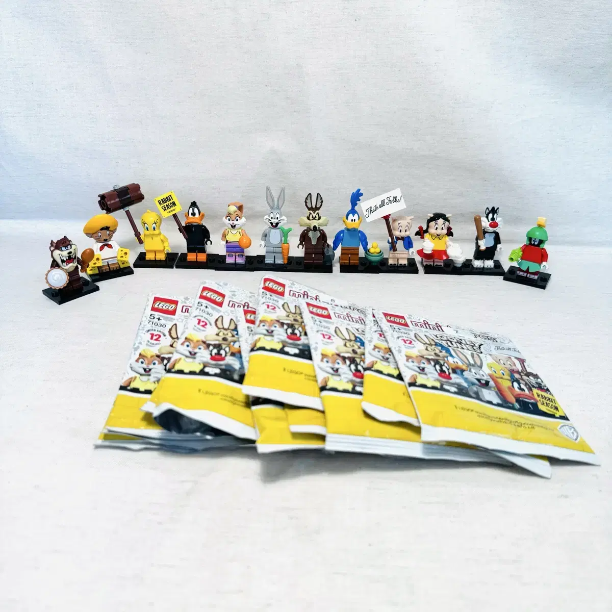 12 LEGO Minifigures Looney Tunes full set LEGO Miffy