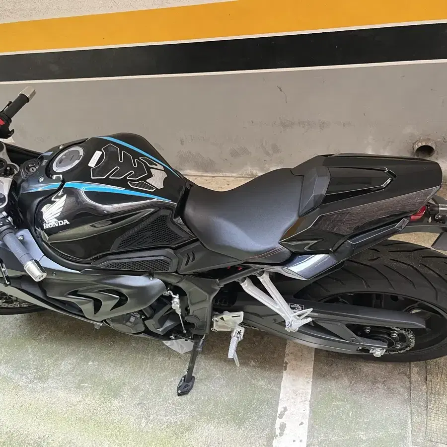 CBR650R 23년식 판매합니다