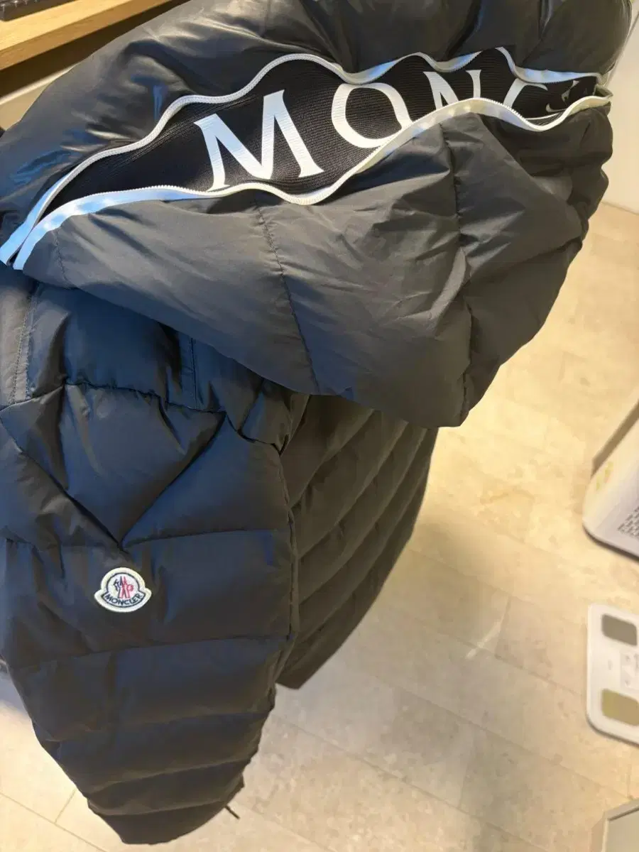 Moncler Cadere short puffer size 5