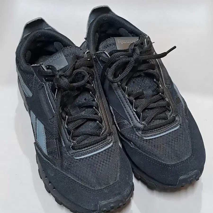 Reebok 클래식 가죽 레거시 블랙 그레이 FY7377(235)