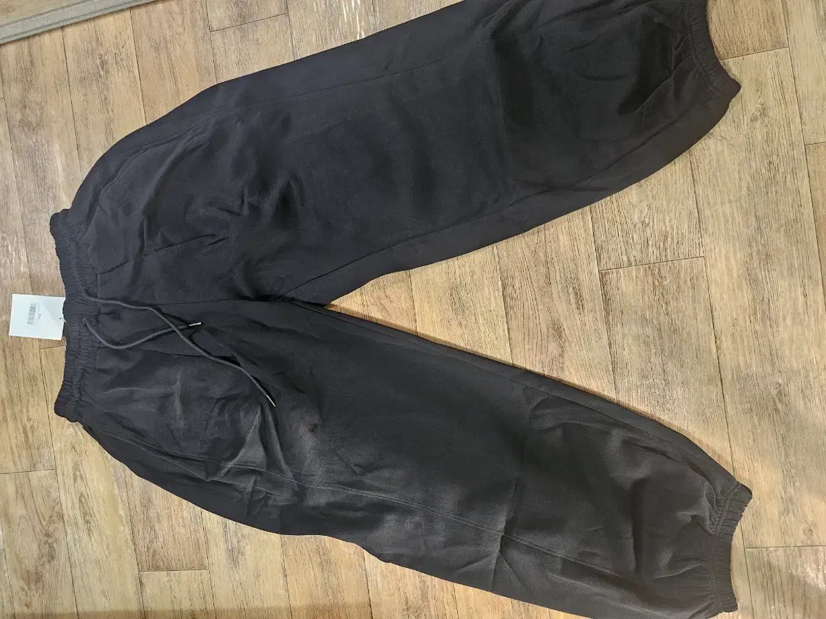 Deep tucked balloon-fit sweat jogger pants