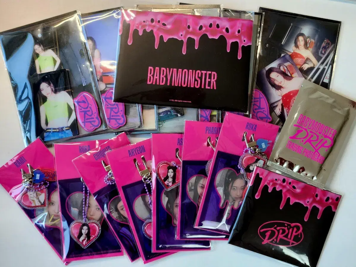 Baby Monster DRIP pop up md Sells keyrings, magnets, photopackages, and photocard 