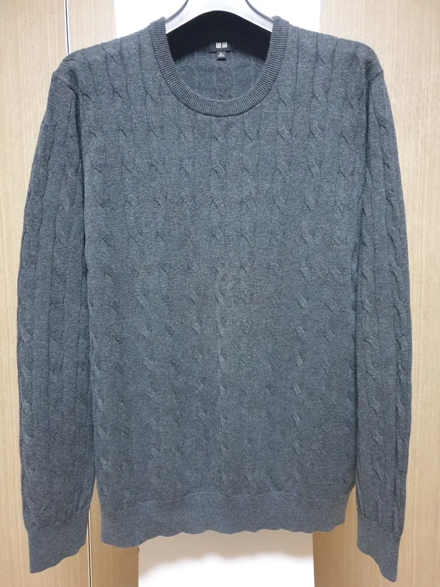 Uniqlo Knit Round Neck XL