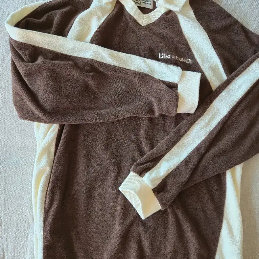 해비즘 TERRY COLLAR V-NECK L/S TEE(BROWN)