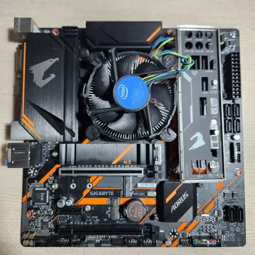 GIGABYTE B360M AORUS PRO / i7 8700 14만