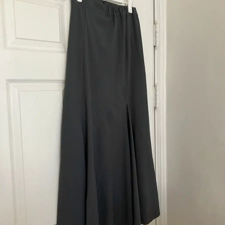 NACHE 나체 WAVE MAXI SKIRT CHARCOAL 맥시스커트