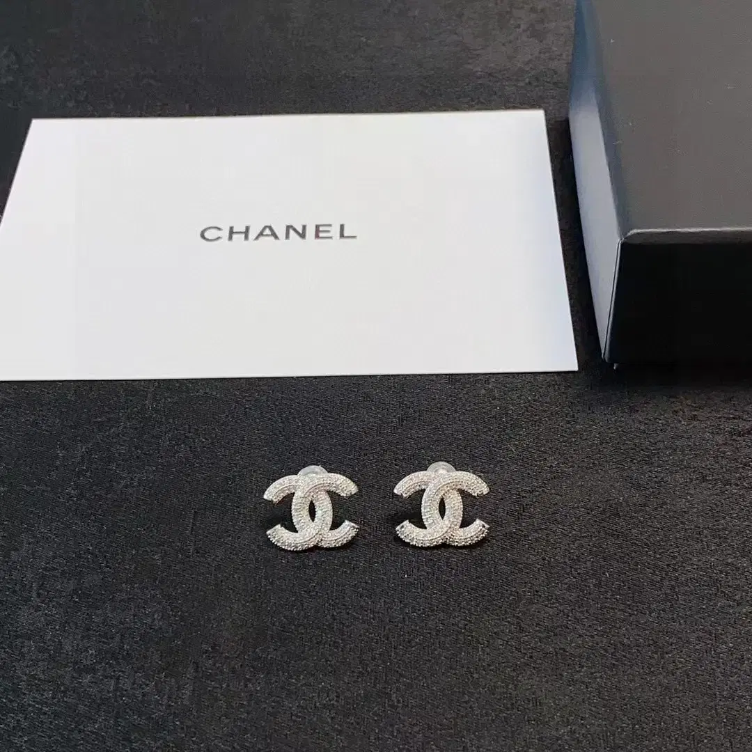 CHANEL 에메랄드 만찬 작은 귀마개